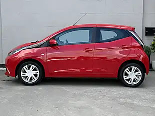 Used 2015 Toyota Aygo X-Pression Red - Interior and Exterior details 6