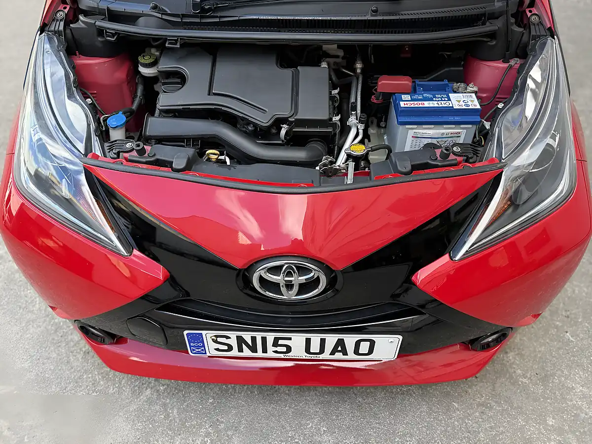 Used 2015 Toyota Aygo X-Pression Red - Interior and Exterior details 9