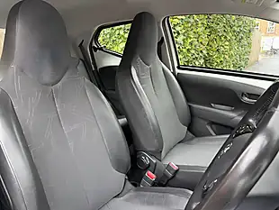 Used 2015 Toyota Aygo X-Pression White - Interior and Exterior details 10