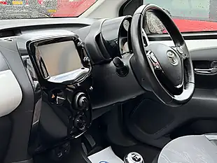 Used 2015 Toyota Aygo X-Pression White - Interior and Exterior details 13