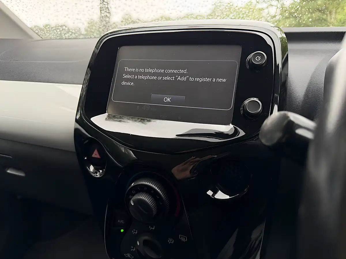 Used 2015 Toyota Aygo X-Pression White - Interior and Exterior details 15