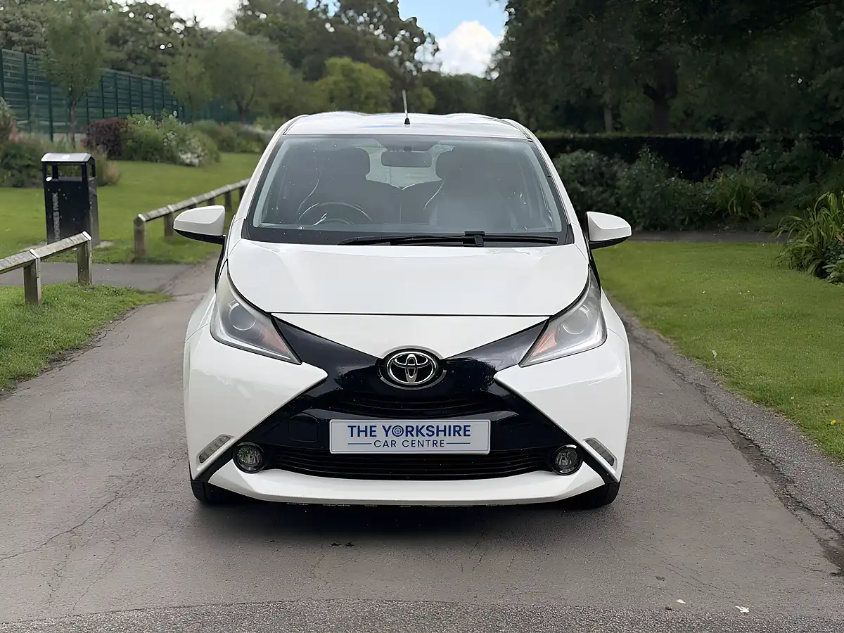 Used 2015 Toyota Aygo X-Pression White - Interior and Exterior details 2