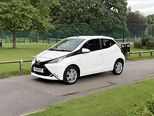 Used 2015 Toyota Aygo X-Pression White - Interior and Exterior details 4