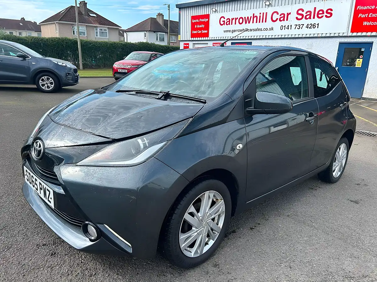 Used 2015 Toyota Aygo X-Pression X-Wave Grey - Front View