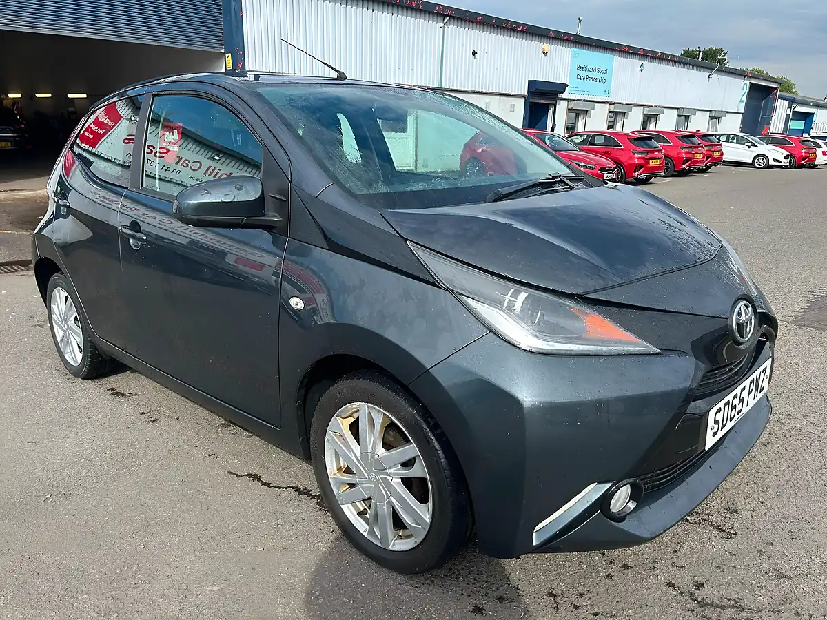 Used 2015 Toyota Aygo X-Pression X-Wave Grey - Interior and Exterior details 3