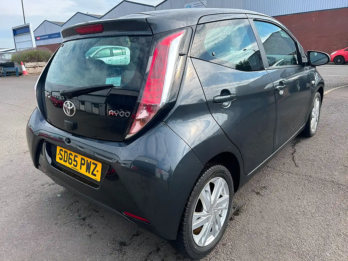 Used 2015 Toyota Aygo X-Pression X-Wave Grey - Interior and Exterior details 5