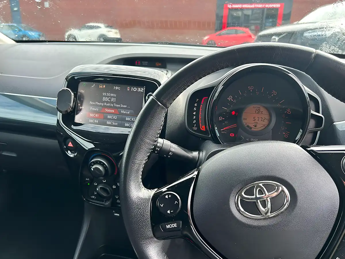 Used 2015 Toyota Aygo X-Pression X-Wave Grey - Interior and Exterior details 9