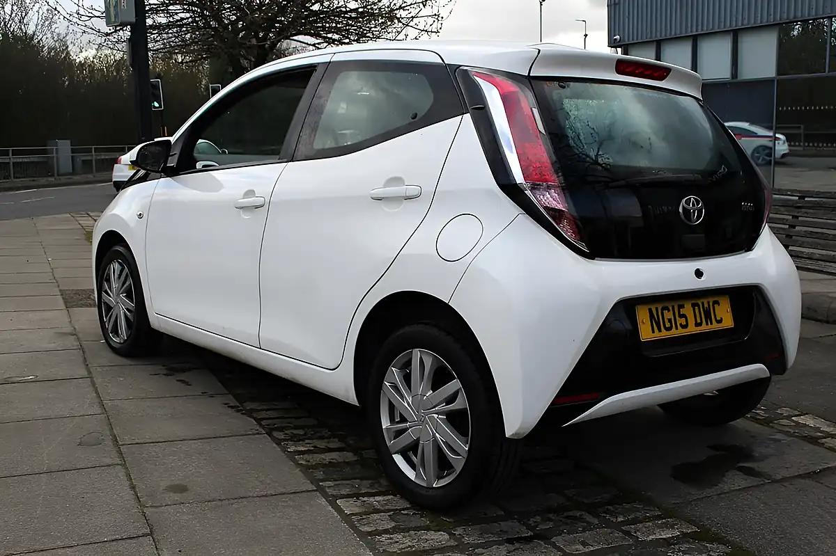 Used 2015 Toyota Aygo X-Pression X-Wave White - Interior and Exterior details 10