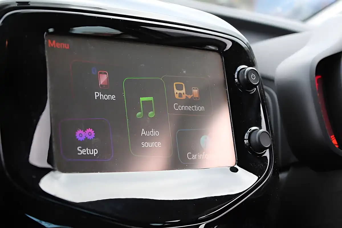 Used 2015 Toyota Aygo X-Pression X-Wave White - Interior and Exterior details 14