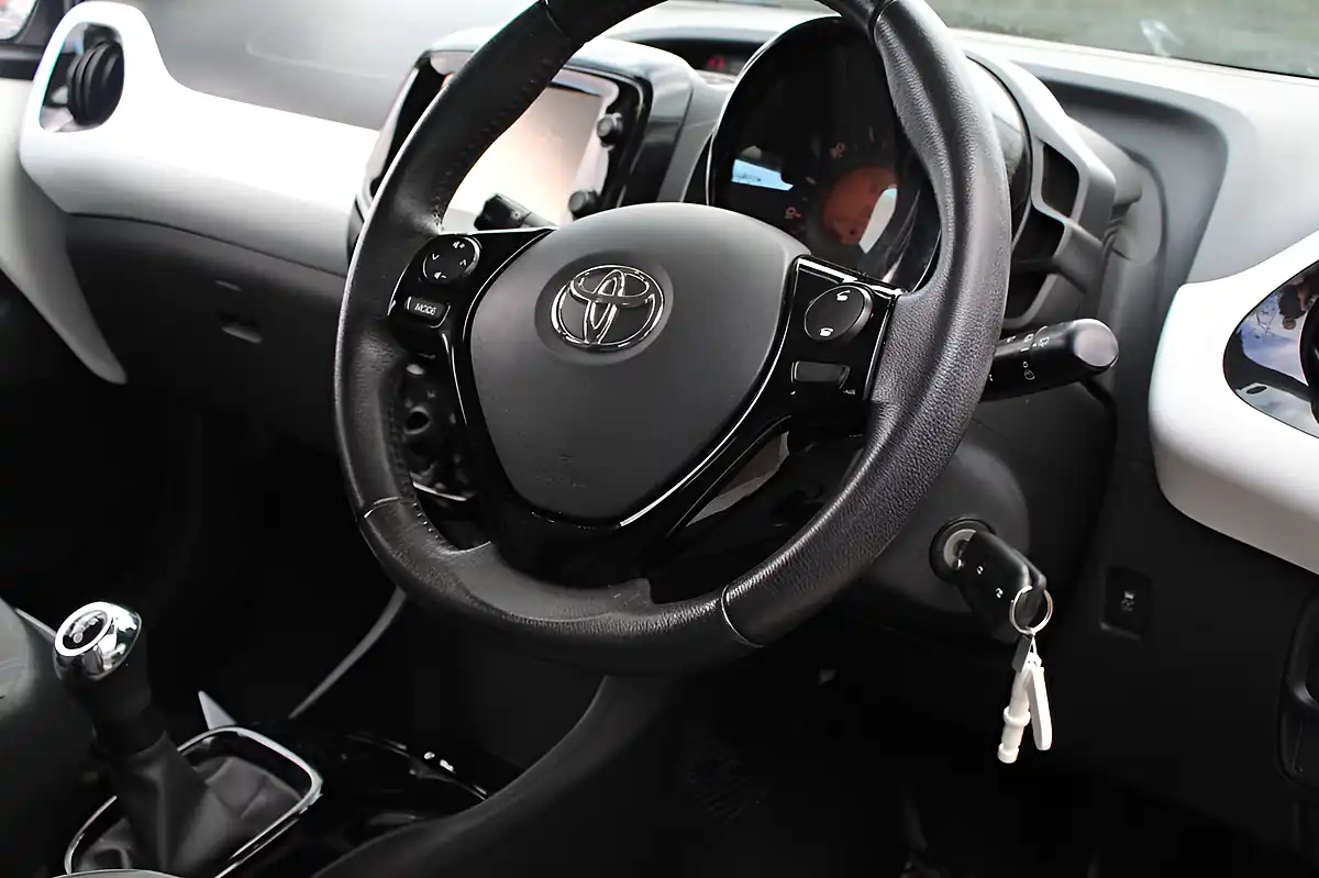 Used 2015 Toyota Aygo X-Pression X-Wave White - Interior and Exterior details 15
