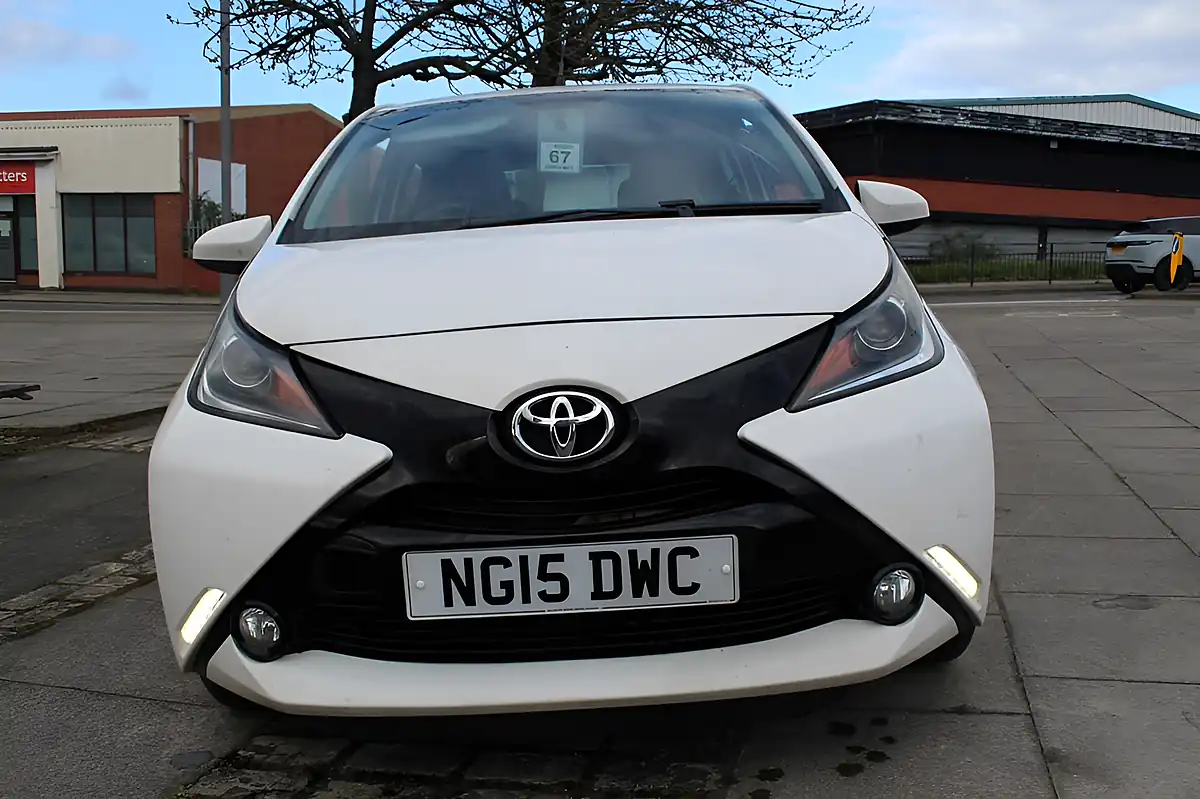 Used 2015 Toyota Aygo X-Pression X-Wave White - Interior and Exterior details 4