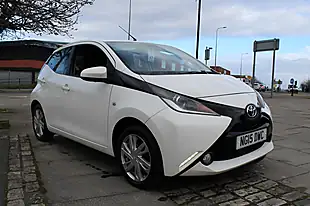 Used 2015 Toyota Aygo X-Pression X-Wave White - Interior and Exterior details 6