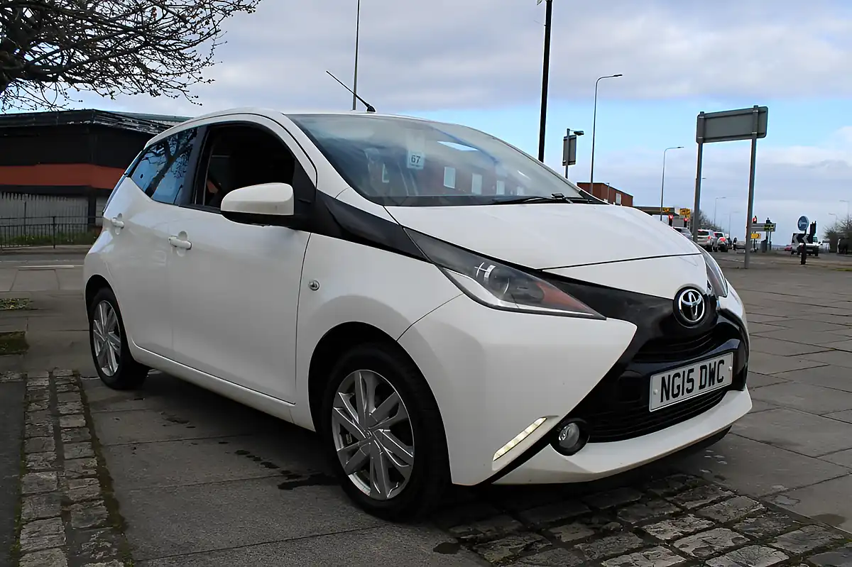Used 2015 Toyota Aygo X-Pression X-Wave White - Interior and Exterior details 6