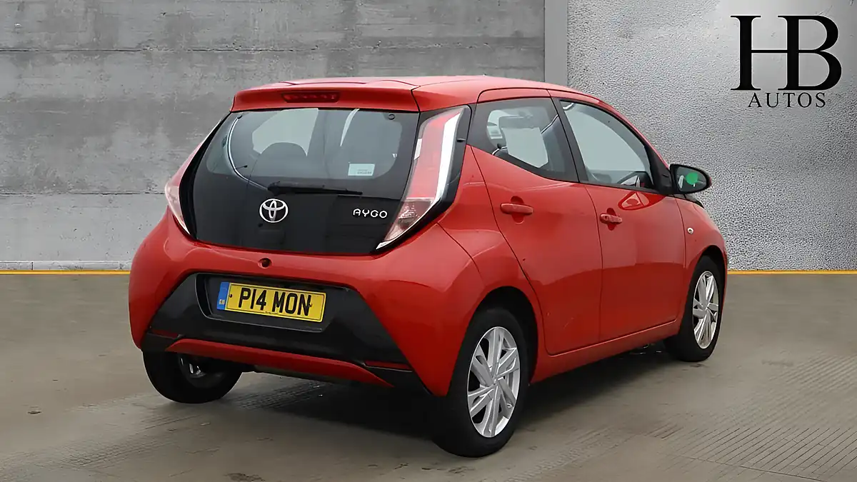 Used 2015 Toyota Aygo X-Pression X-Wave X-Shift Red - Interior and Exterior details 5
