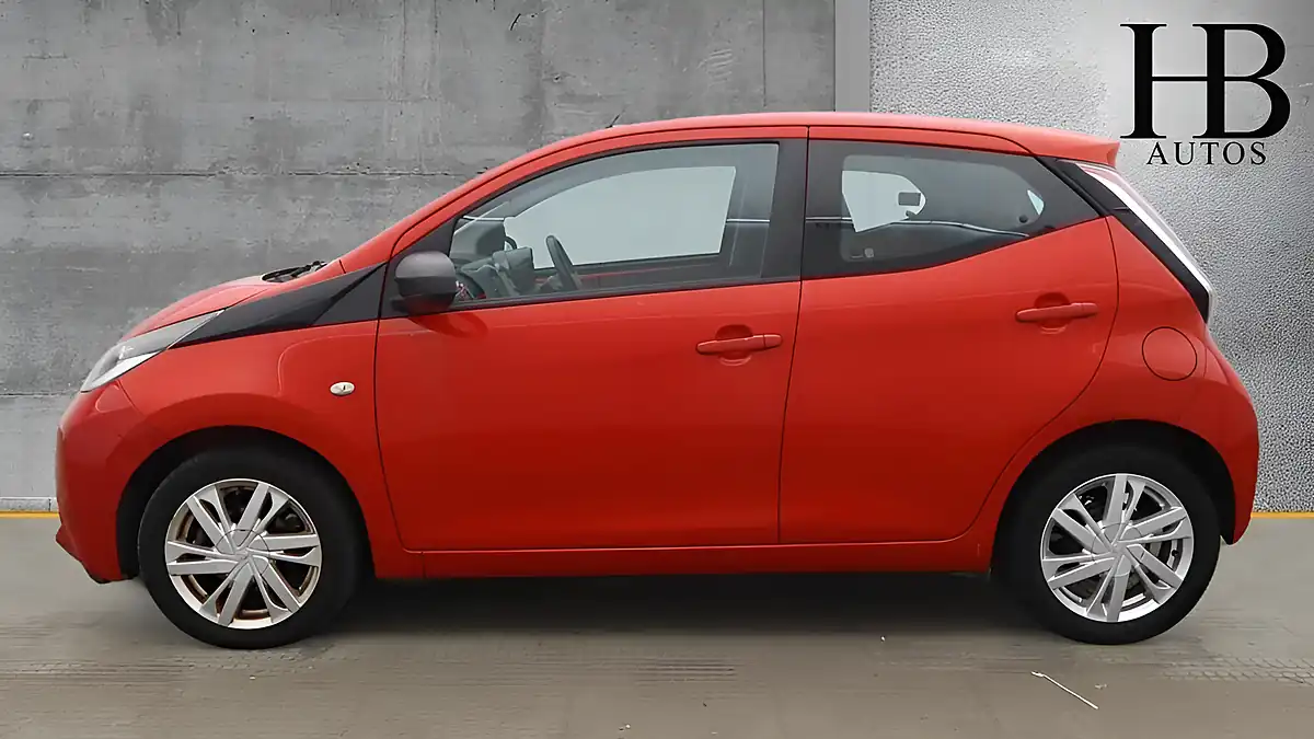 Used 2015 Toyota Aygo X-Pression X-Wave X-Shift Red - Interior and Exterior details 7