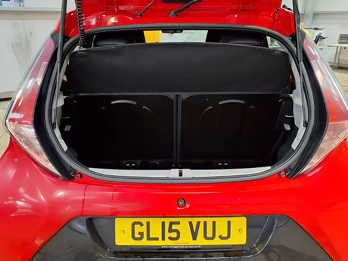 Used 2015 Toyota Aygo X-Pression X-Wave X-Shift Red - Interior and Exterior details 11