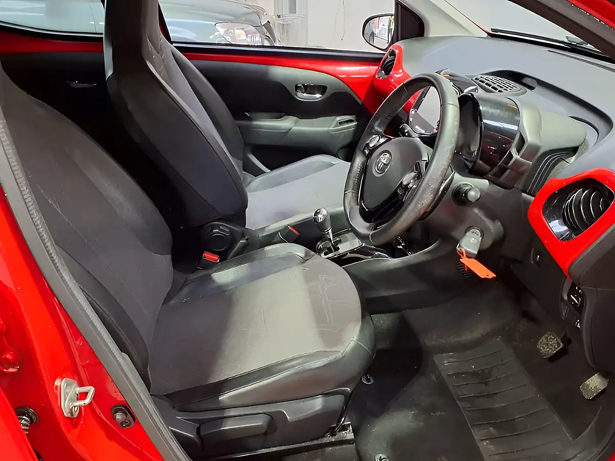 Used 2015 Toyota Aygo X-Pression X-Wave X-Shift Red - Interior and Exterior details 6