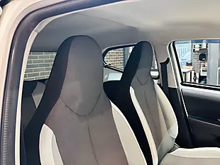 Used 2015 Toyota Aygo X-Pure White - Interior and Exterior details 14