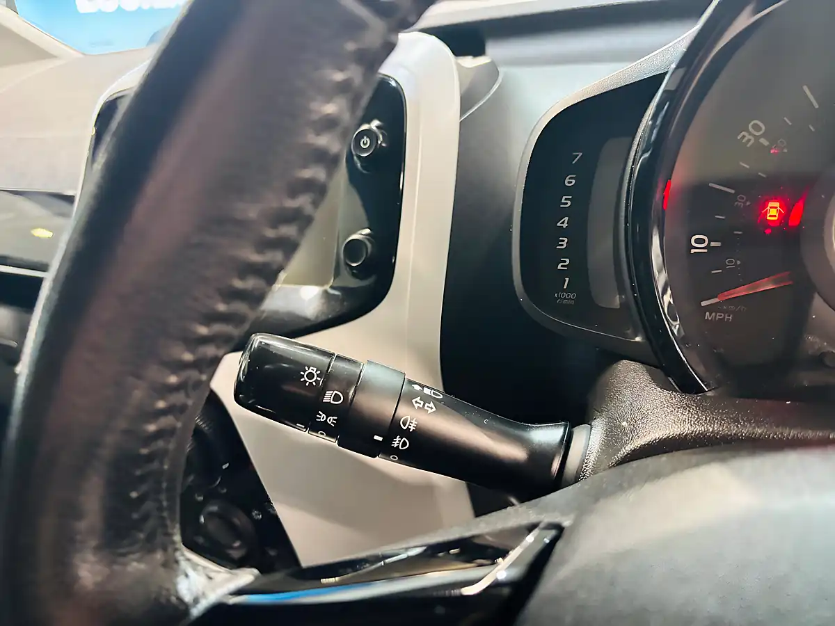 Used 2015 Toyota Aygo X-Pure White - Interior and Exterior details 16