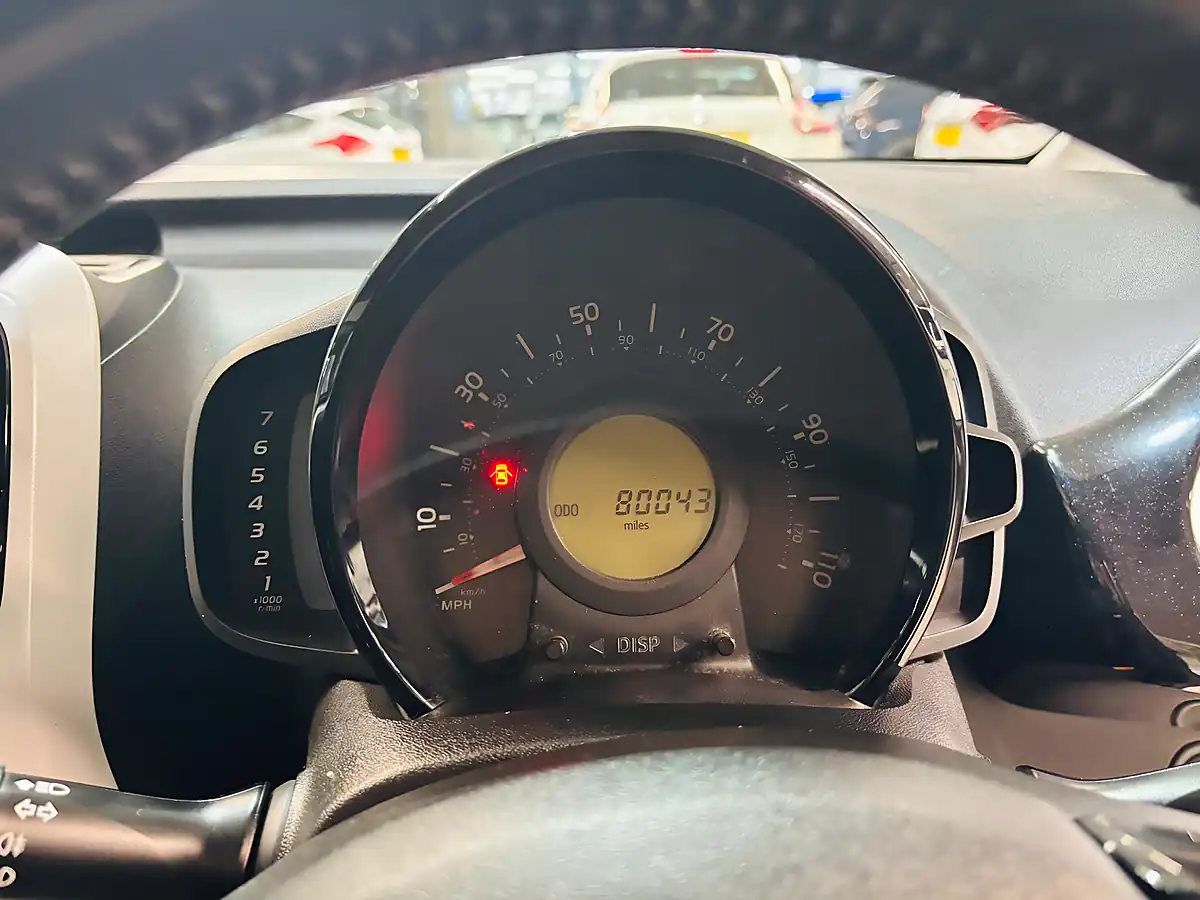 Used 2015 Toyota Aygo X-Pure White - Interior and Exterior details 17