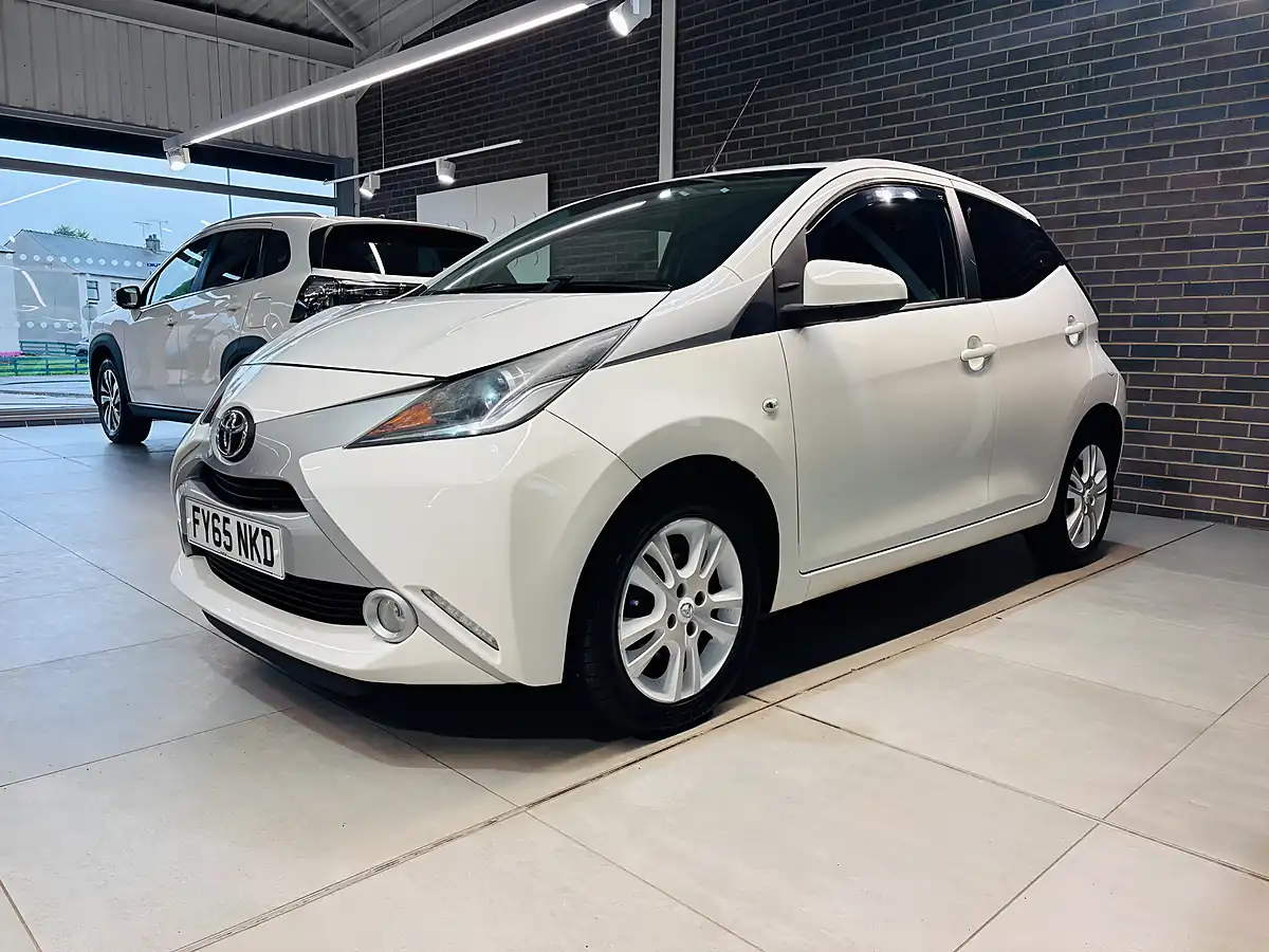 Used 2015 Toyota Aygo X-Pure White - Interior and Exterior details 2