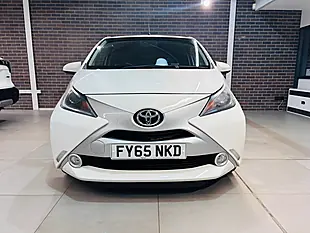 Used 2015 Toyota Aygo X-Pure White - Interior and Exterior details 3