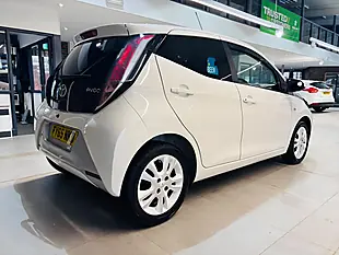 Used 2015 Toyota Aygo X-Pure White - Interior and Exterior details 6