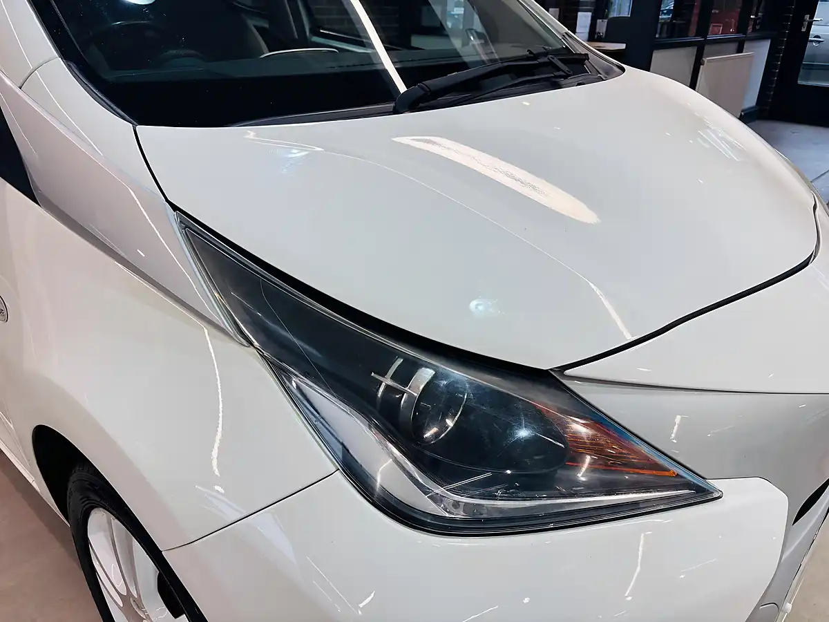 Used 2015 Toyota Aygo X-Pure White - Interior and Exterior details 8