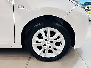 Used 2015 Toyota Aygo X-Pure White - Interior and Exterior details 9
