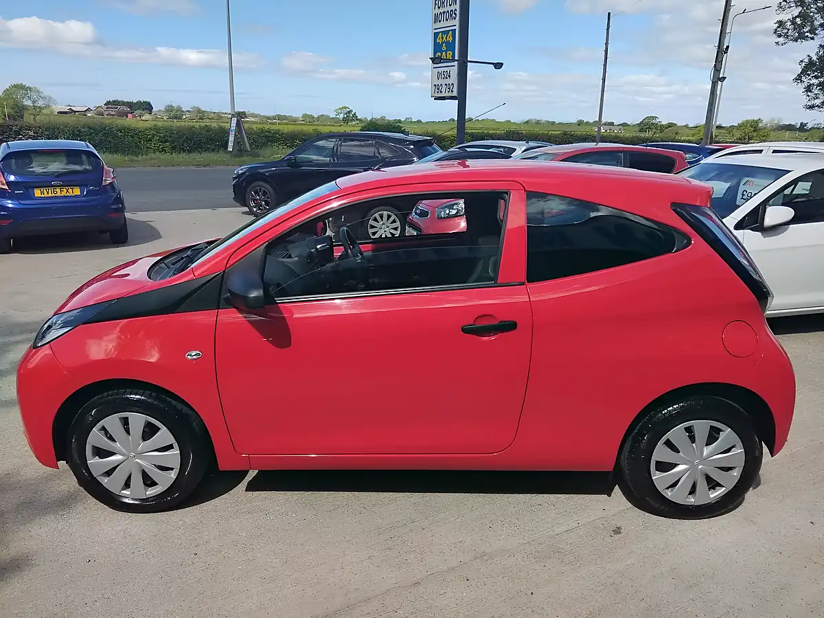 Used 2015 Toyota Aygo X Red - Interior and Exterior details 5