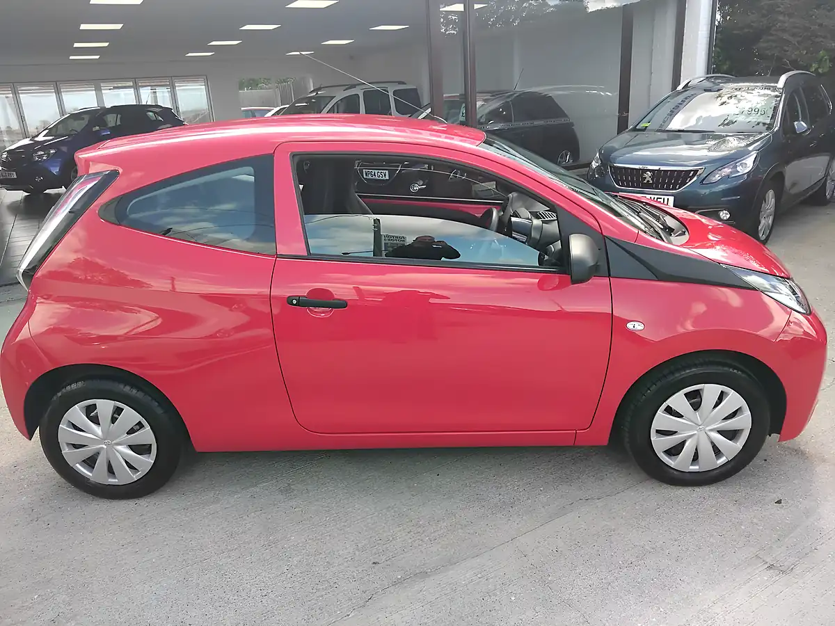 Used 2015 Toyota Aygo X Red - Interior and Exterior details 9