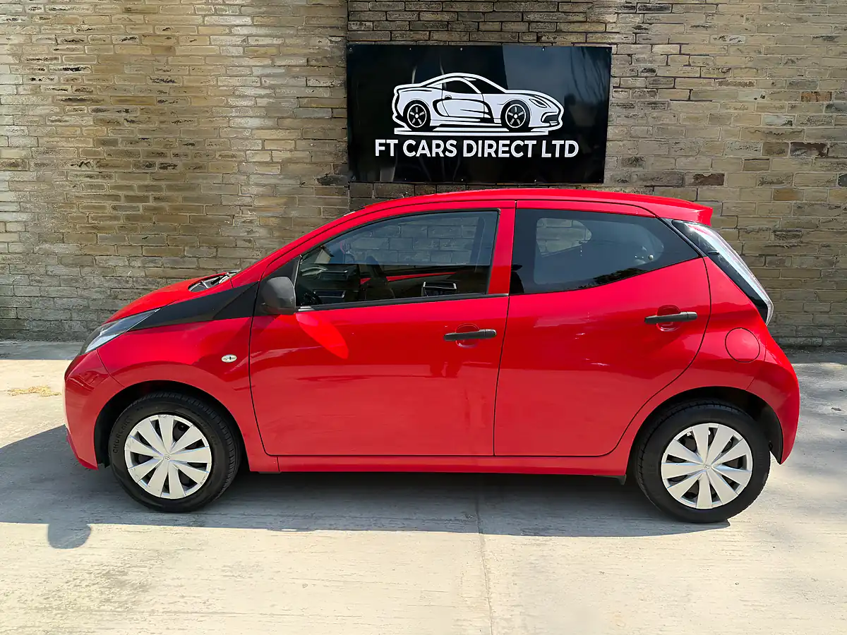 Used 2015 Toyota Aygo X Red - Interior and Exterior details 9