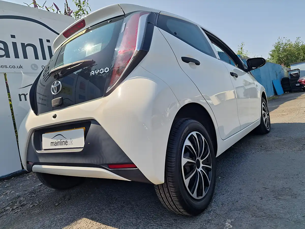 Used 2015 Toyota Aygo X White - Interior and Exterior details 12