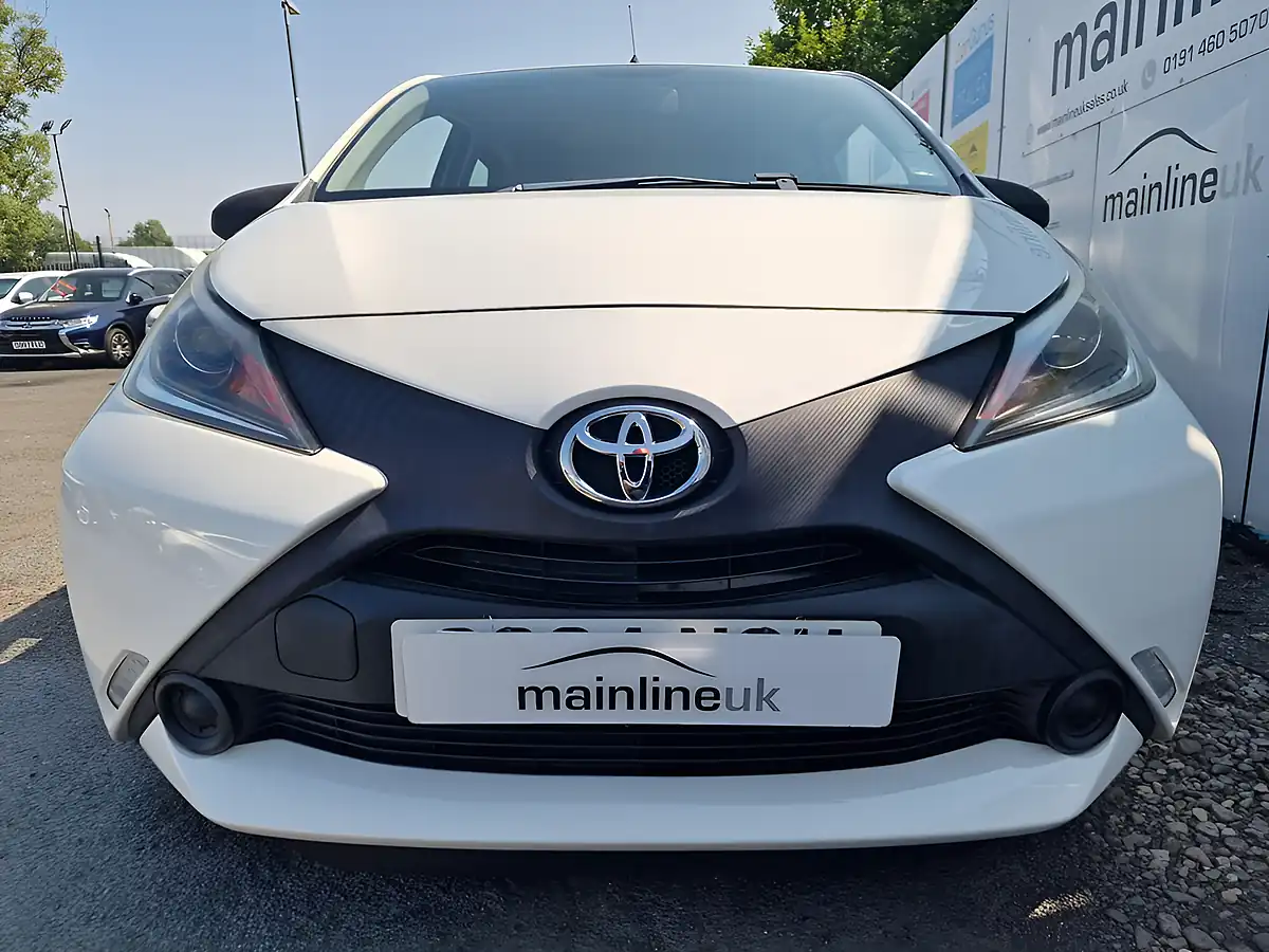 Used 2015 Toyota Aygo X White - Interior and Exterior details 2