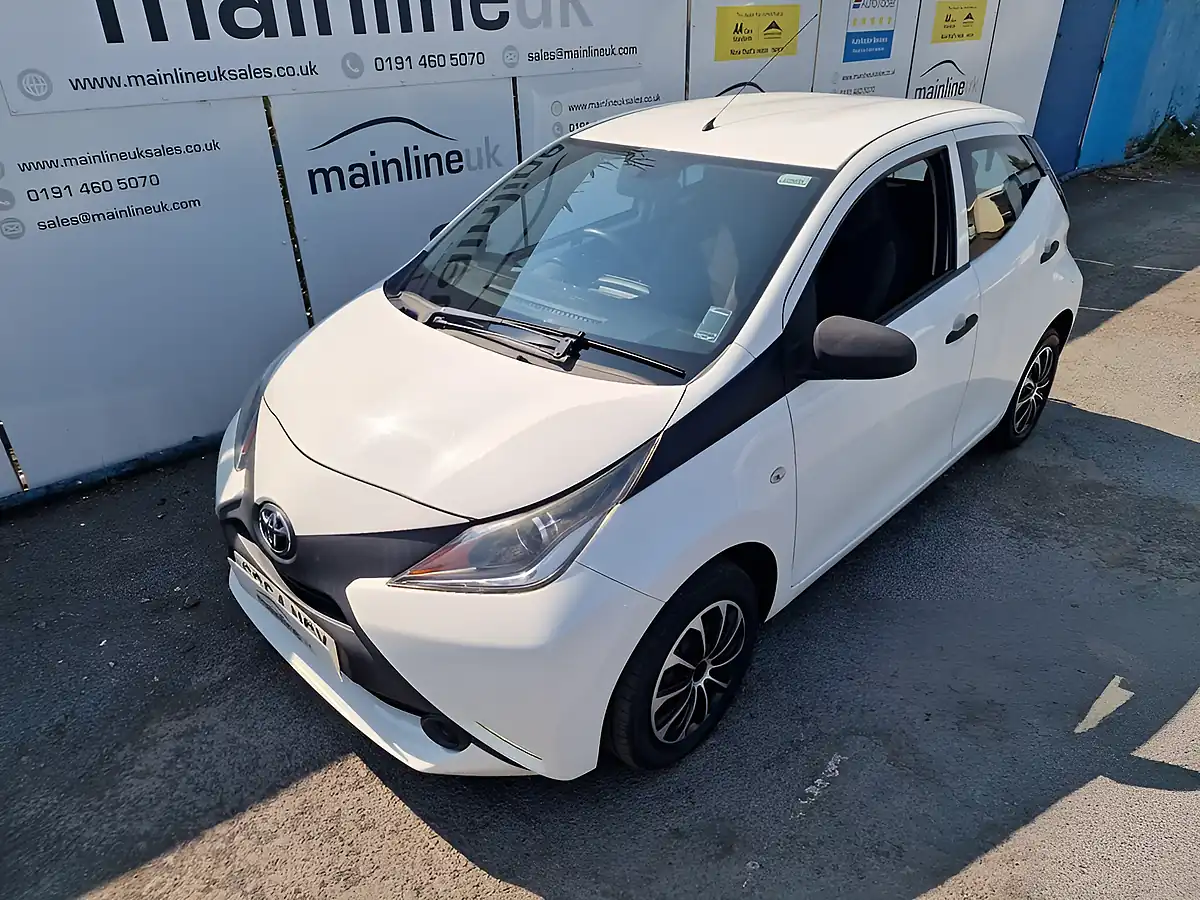 Used 2015 Toyota Aygo X White - Interior and Exterior details 4