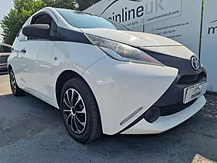 Used 2015 Toyota Aygo X White - Interior and Exterior details 7