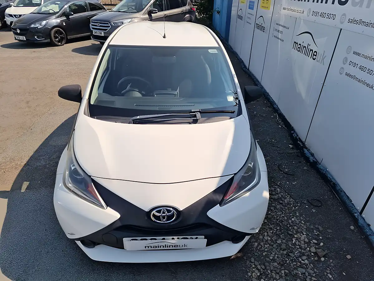 Used 2015 Toyota Aygo X White - Interior and Exterior details 8