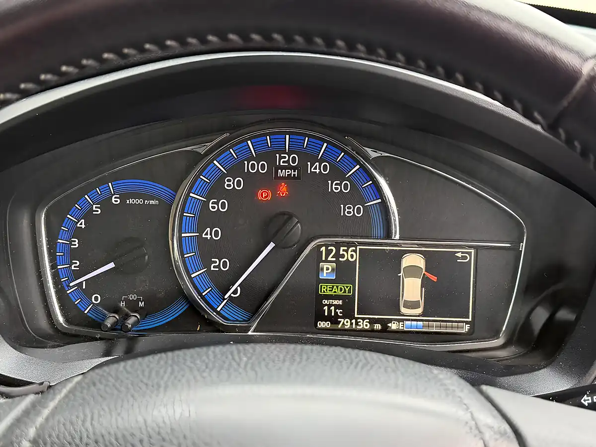 Used 2015 Toyota Corolla Axio Hybrid Blue - Interior and Exterior details 15