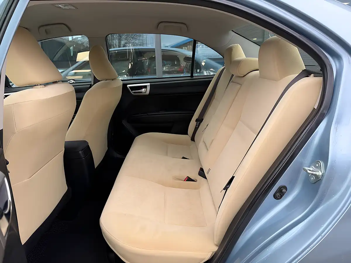 Used 2015 Toyota Corolla Axio Hybrid Blue - Interior and Exterior details 18