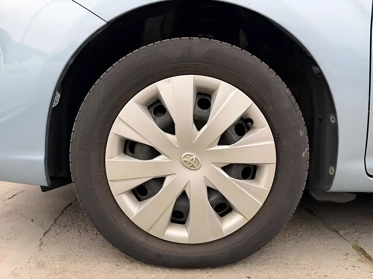 Used 2015 Toyota Corolla Axio Hybrid Blue - Interior and Exterior details 19