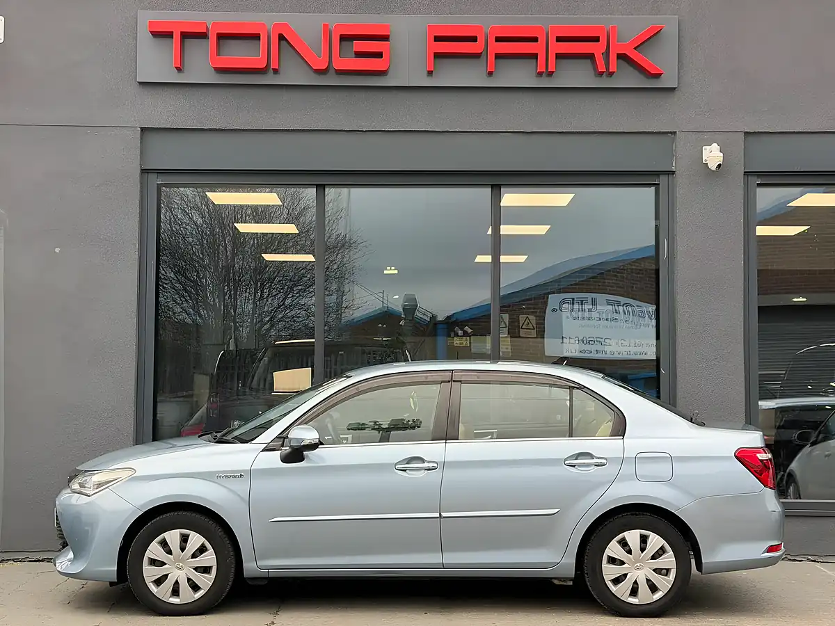 Used 2015 Toyota Corolla Axio Hybrid Blue - Interior and Exterior details 5