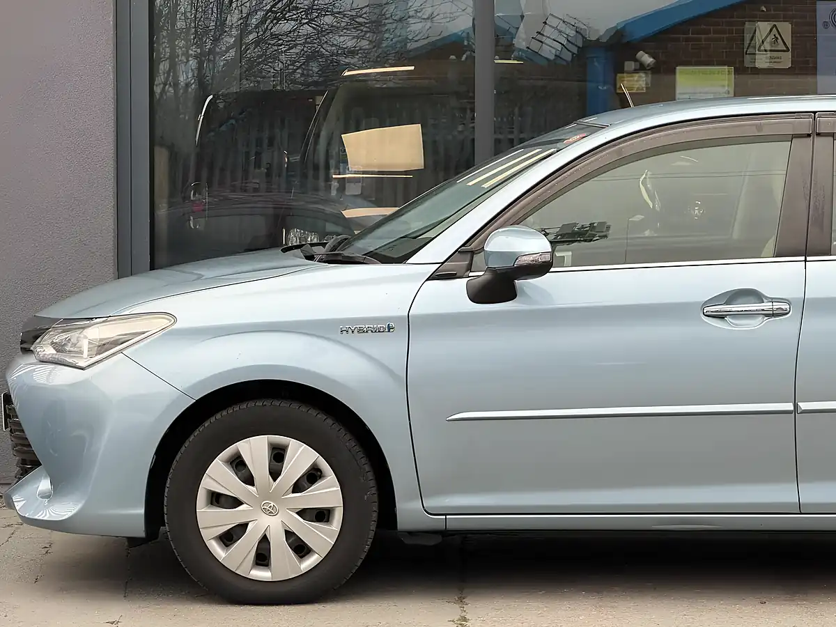 Used 2015 Toyota Corolla Axio Hybrid Blue - Interior and Exterior details 6