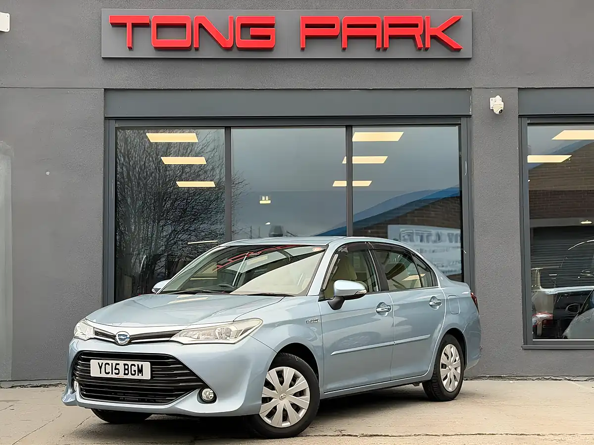 Used 2015 Toyota Corolla Axio Hybrid Blue - Interior and Exterior details 8