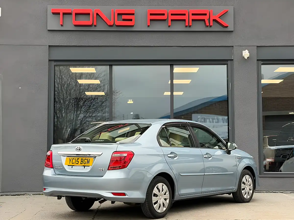 Used 2015 Toyota Corolla Axio Hybrid Blue - Interior and Exterior details 9