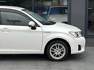 Used 2015 Toyota Corolla Axio Hybrid Pearl White - Interior and Exterior details 10
