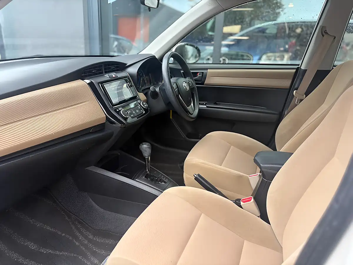 Used 2015 Toyota Corolla Axio Hybrid Pearl White - Interior and Exterior details 12