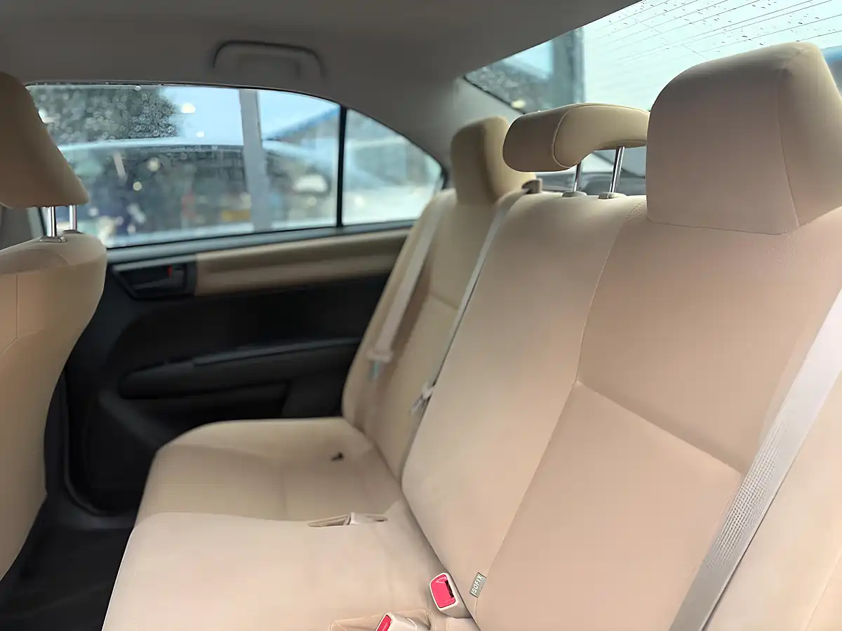 Used 2015 Toyota Corolla Axio Hybrid Pearl White - Interior and Exterior details 13