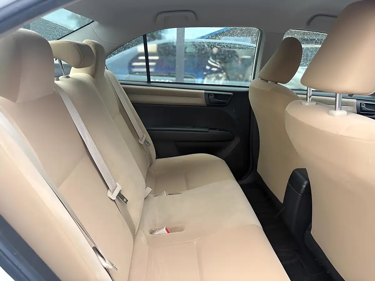 Used 2015 Toyota Corolla Axio Hybrid Pearl White - Interior and Exterior details 14