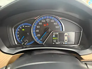 Used 2015 Toyota Corolla Axio Hybrid Pearl White - Interior and Exterior details 17