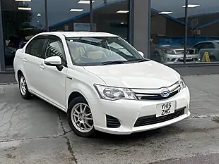 Used 2015 Toyota Corolla Axio Hybrid Pearl White - Interior and Exterior details 2